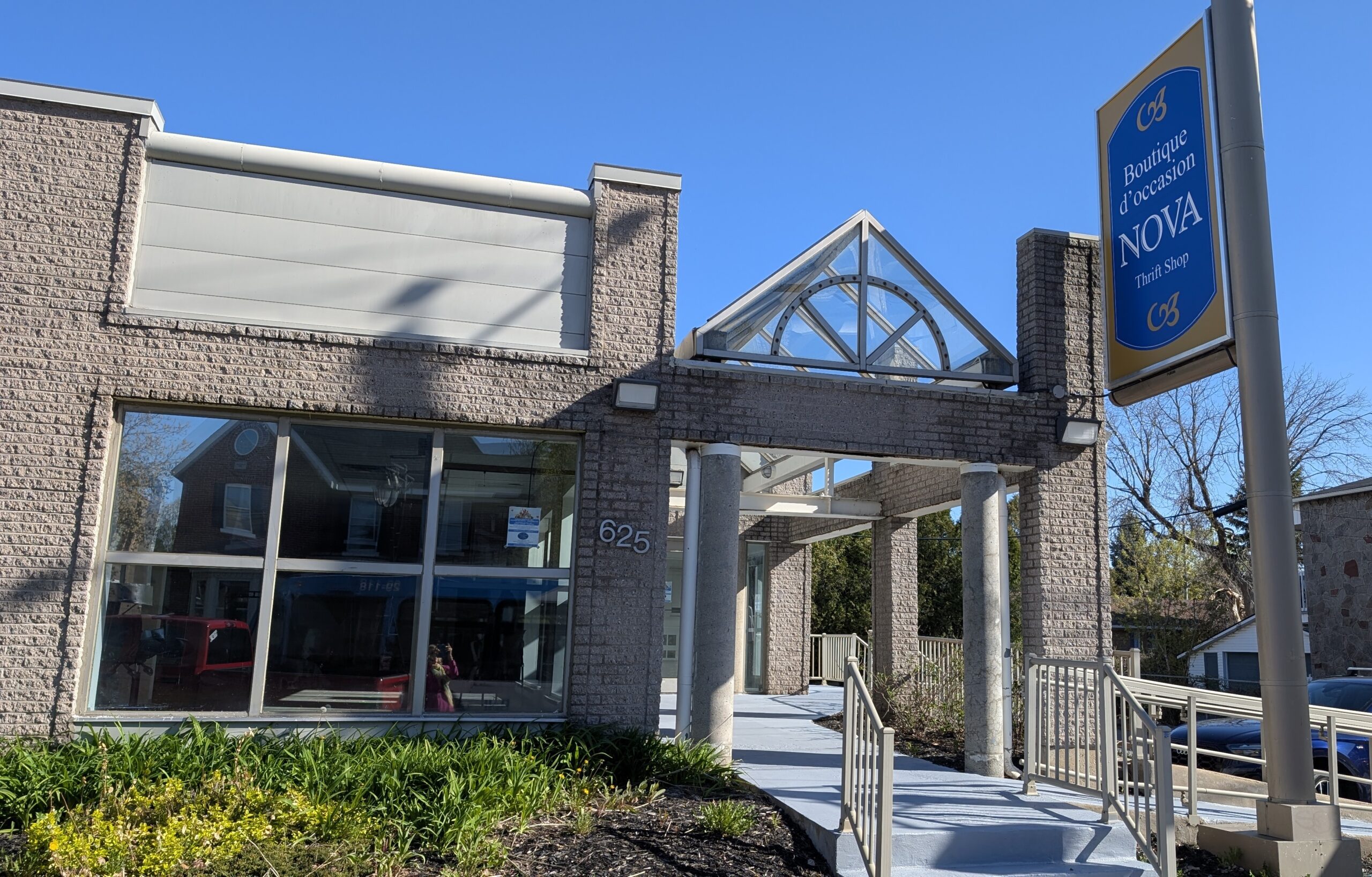 Dorval Store